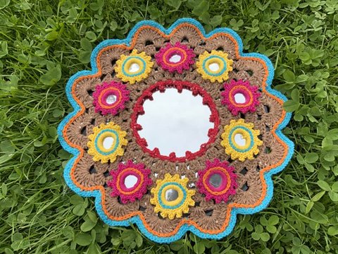 Spiegelrahmen mit kleinen Spiegelchen