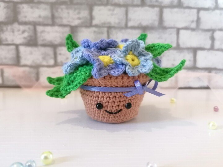 Vergissmeinnicht im Blumentopf – süße Häkelanleitung für Deko & Geschenk