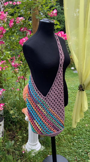 Einfache UmhängeTasche mit schrägen, bunten Streifen