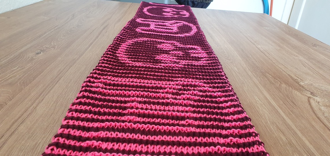 Totenkopf & "Pommesgabel", Schal, Schattenstricken, Illusionsstricken,