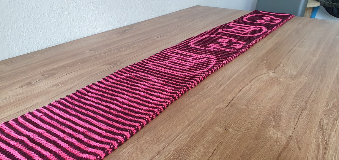 Totenkopf & "Pommesgabel", Schal, Schattenstricken, Illusionsstricken,