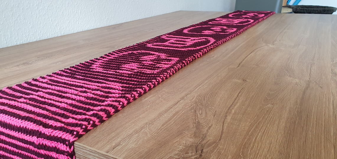 Totenkopf & "Pommesgabel", Schal, Schattenstricken, Illusionsstricken,