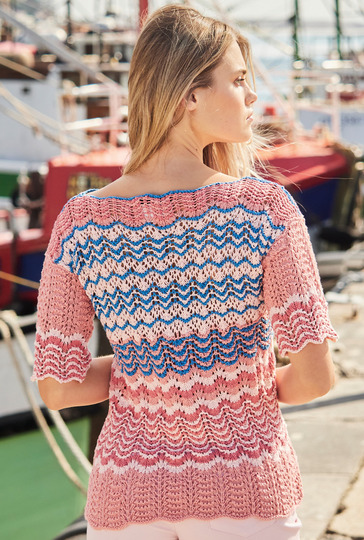 Kurzarmpulli im Muster- und Farbmix in Lachs, Enzianblau und Rosatönen