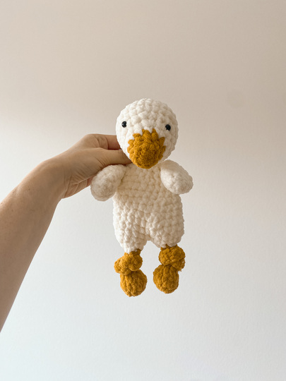 Goose Crochet Pattern. Goose snuggler for babies and toddlers