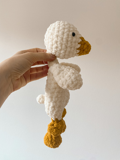 Goose Crochet Pattern. Goose snuggler for babies and toddlers