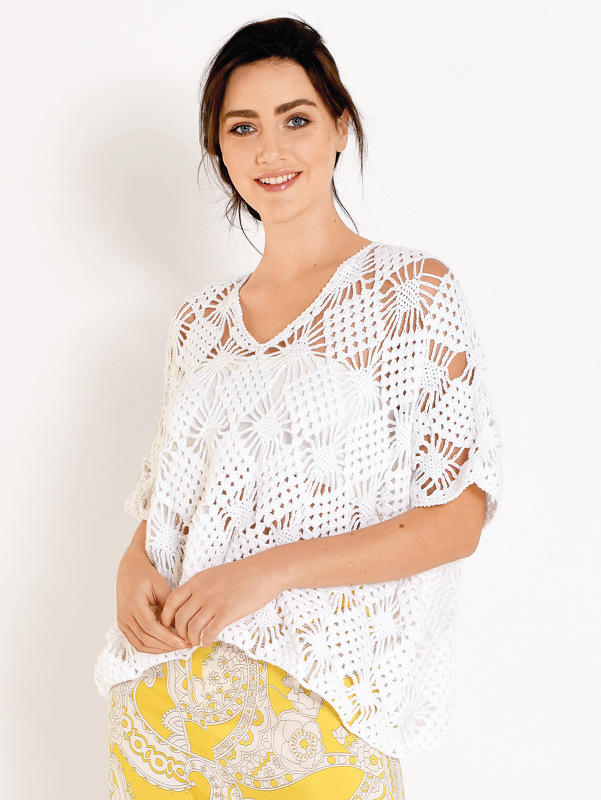 Weißer, gehäkelter Pullover in Kasakform