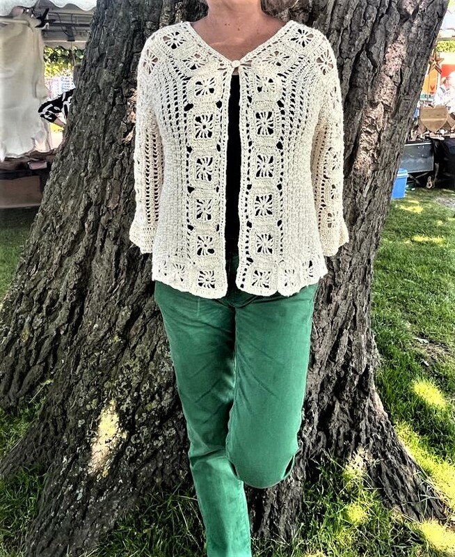 Jacke mit Grannys und Trompetenärmeln - Häkelanleitung - Bild 3