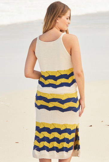 Beiges Top und Rock in Beige mit gelbem und blauem Wellenmuster