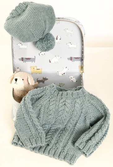 Gestrickter Babypullover und -mütze in Graugrün meliert