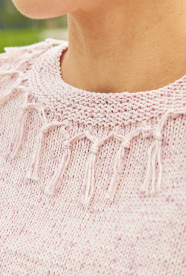 Fliederfarbener Langarm-Strickpulli mit Fransen