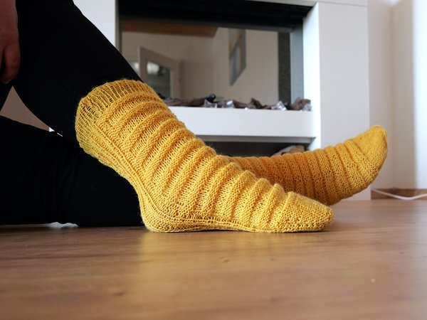 bananen socken stricken