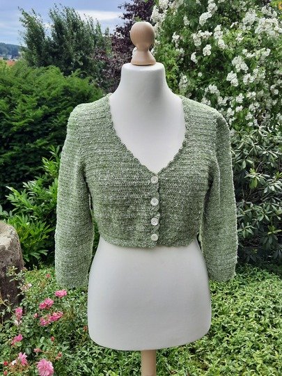 Gehäkelte Bolerojacke "Salvia"