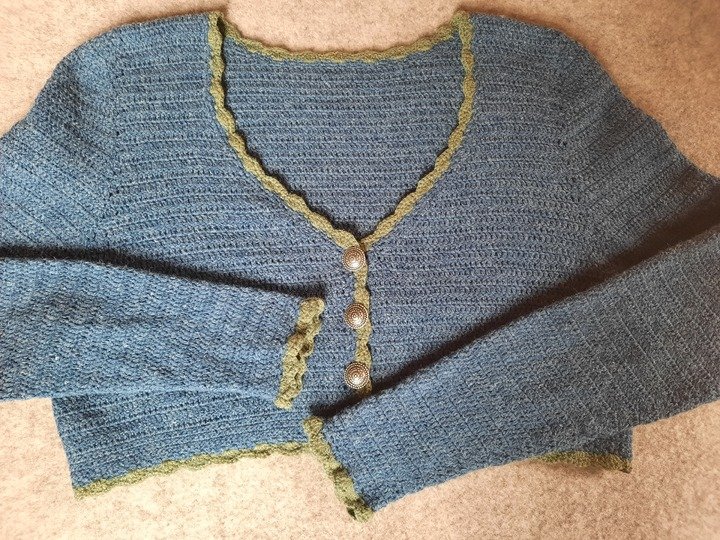 Gehäkelte Bolerojacke "Salvia"