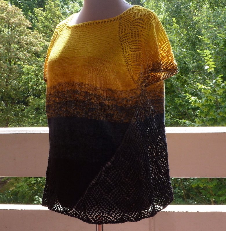 Gestrickte Damen-Tunika Gelb zu Schwarz mit Lochmuster