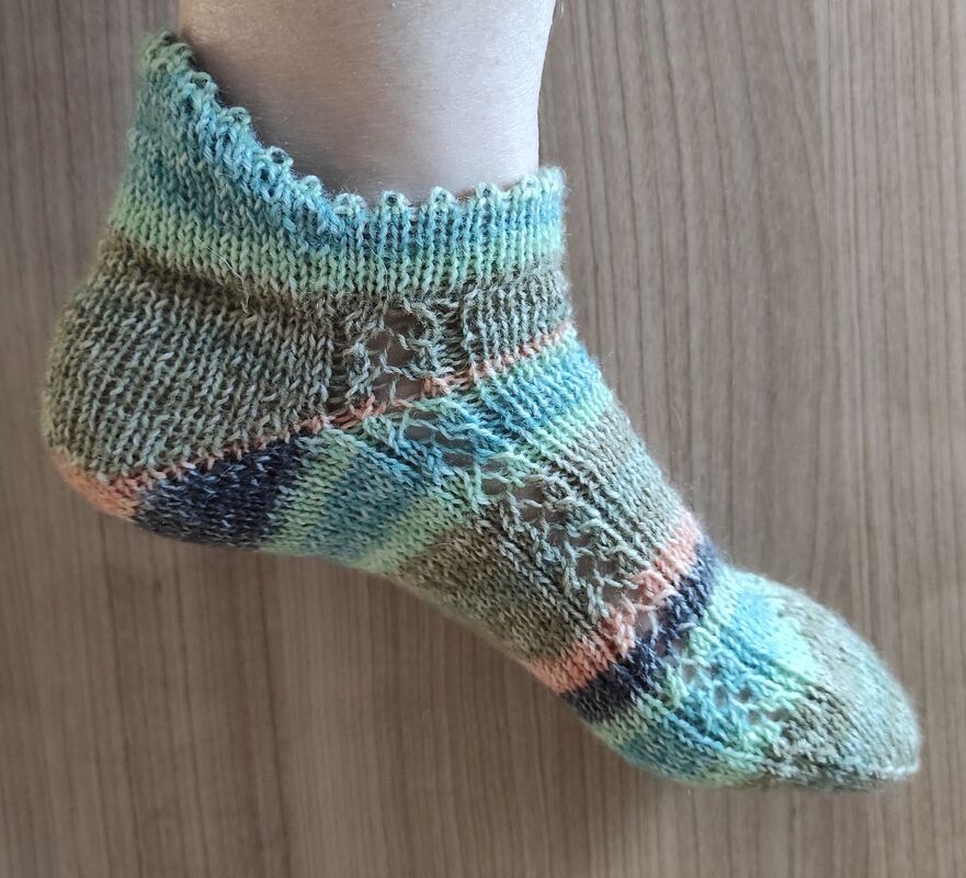 Sneakersocken mit Lochmuster und Mausezähnchen - Bild 3