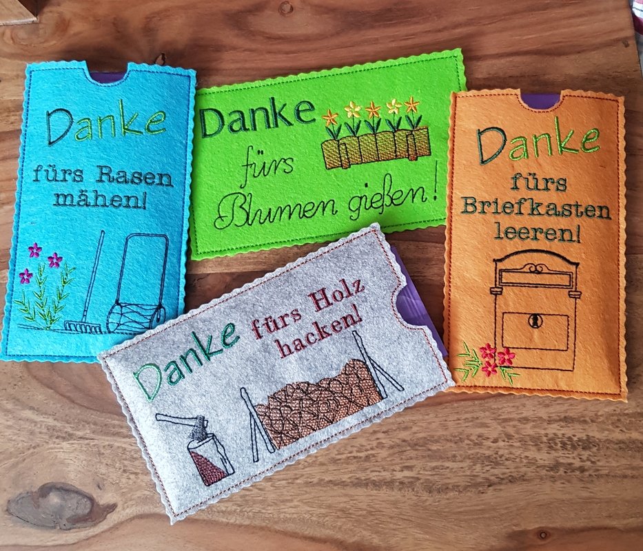 Vier bunte, bestickte Filzhüllen mit verschiedenen ‚Danke‘-Texten und kleinen Stickillustrationen von Werkzeugen und Blumen.