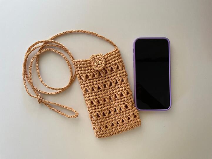 Crochet raffia crossbody bag pattern, mobile phone sleeve, straw pouch bag8