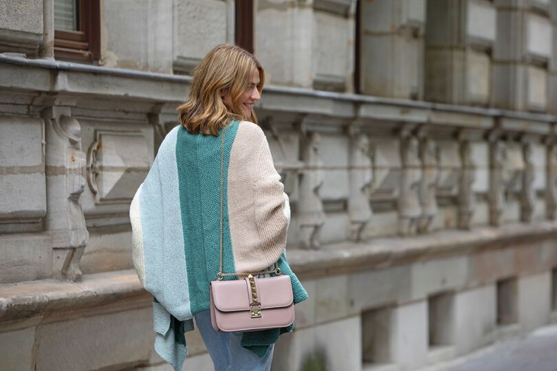 Stola XXL Schal "Skandi" mit blau beigen Streifen // Strickanleitung