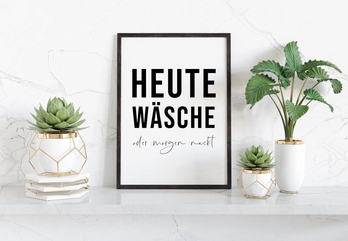Design für ein gerahmtes Poster mit dem Schriftzug 'HEUTE WÄSCHE oder morgen nackt' auf einer weißen Marmorablage, umgeben von Sukkulenten