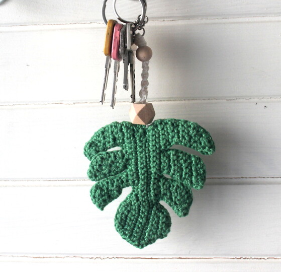 Crochet a Monstera Leaf Keychain – approx. 9 cm (EN & DE)