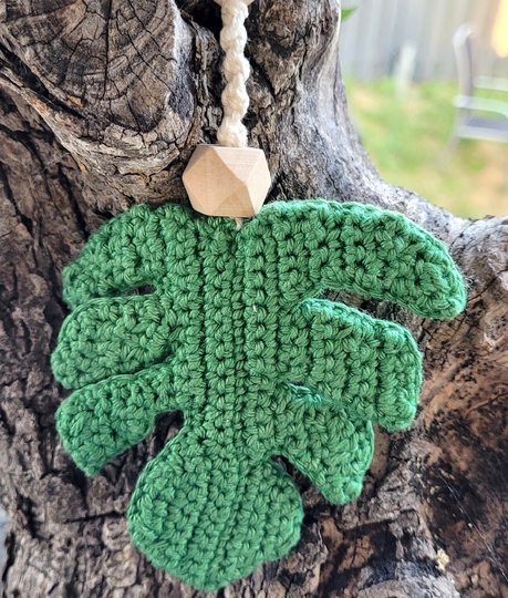 Crochet a Monstera Leaf Keychain – approx. 9 cm (EN & DE)