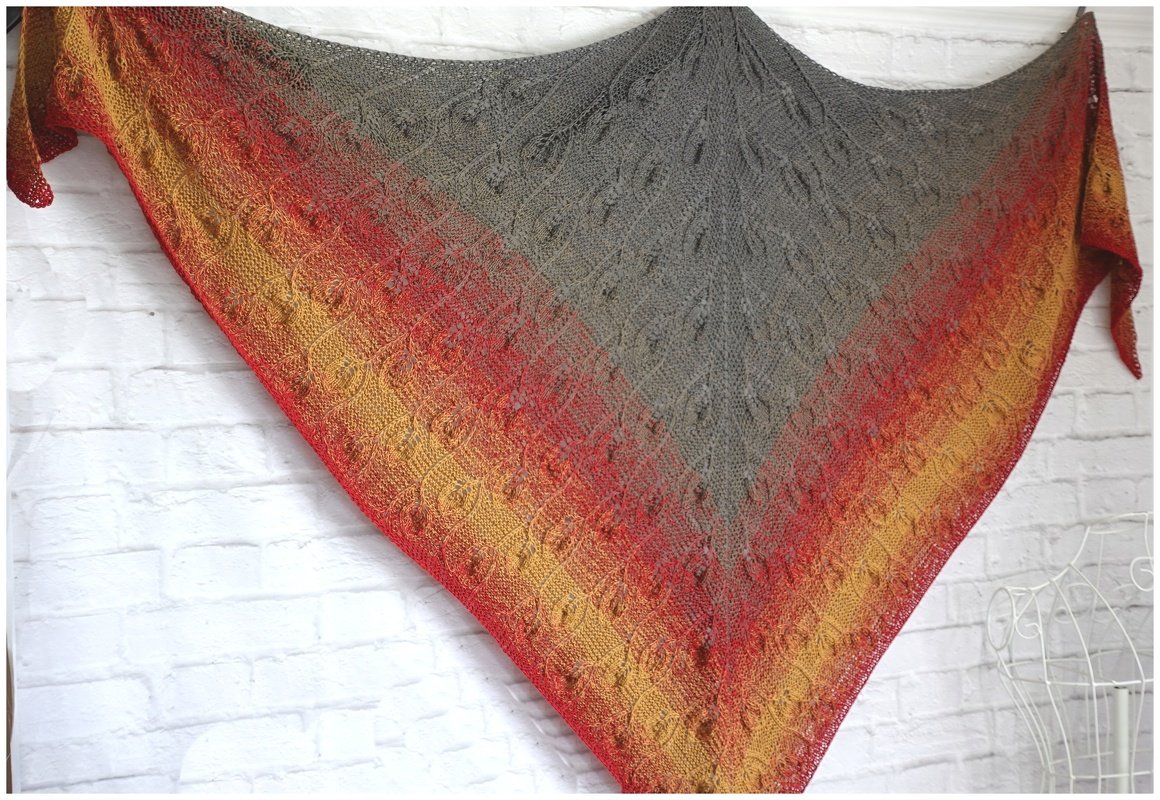 Tuch Blätterranken ab oberer Halsmitte gestrickt