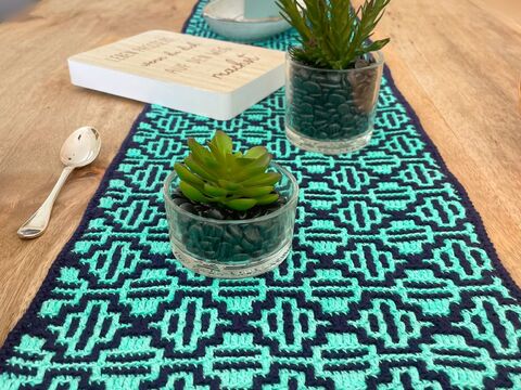 **Mosaikhäkeln**  Anleitung Tischläufer "rundt om hjørnet" von Miss Hygge