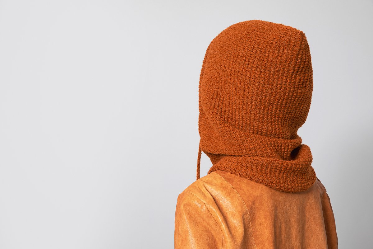 Balaclava-Mütze "Structure" in Cognac mit Bändern Strickanleitung // PDF