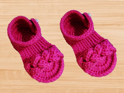 Geflochtene Babysandale