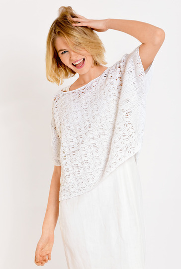 Weißer Häkelpulli mit hinterem V-Ausschnitt und überschnittenen Schultern