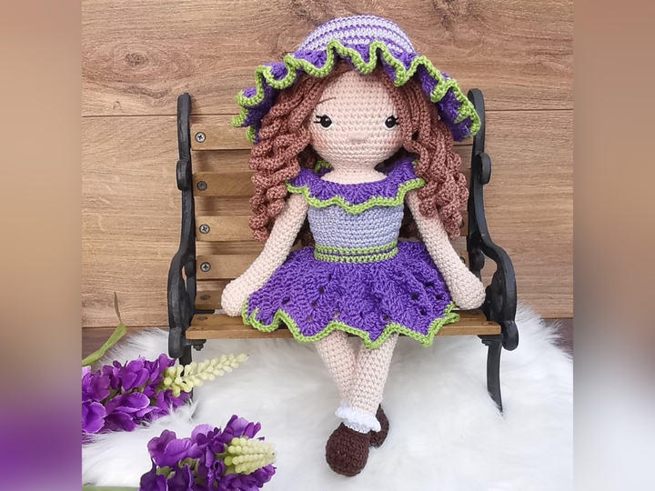LITTLE MISS MIA - crochetpattern doll, incl. dress and hat