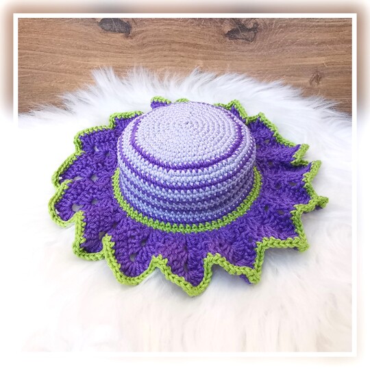 LITTLE MISS MIA - crochetpattern doll, incl. dress and hat