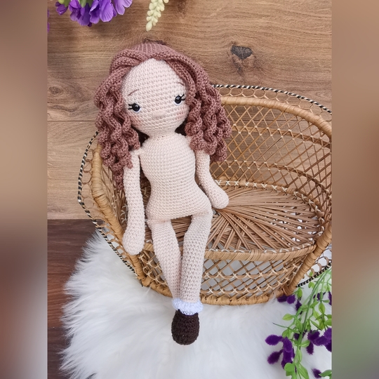 LITTLE MISS MIA - crochetpattern doll, incl. dress and hat