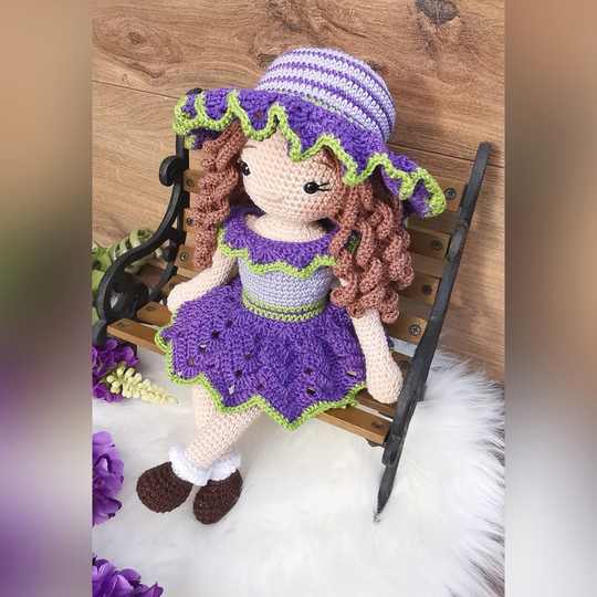 LITTLE MISS MIA - crochetpattern doll, incl. dress and hat