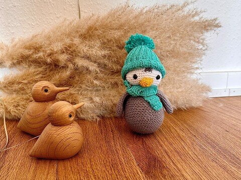 Roly-Poly Penguin crochet pattern, amigurumi crochet toy