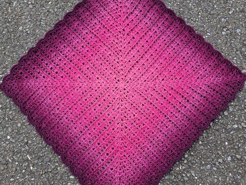 Häkelanleitung Tischdecke Timantti in Rautenform