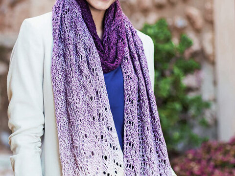 Hübscher Schal in Lila-Tönen