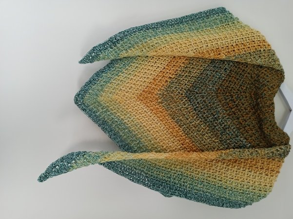 Handgehäkeltes Dreieckstuch mit Farbverlauf in Gelb, Braun und Grün