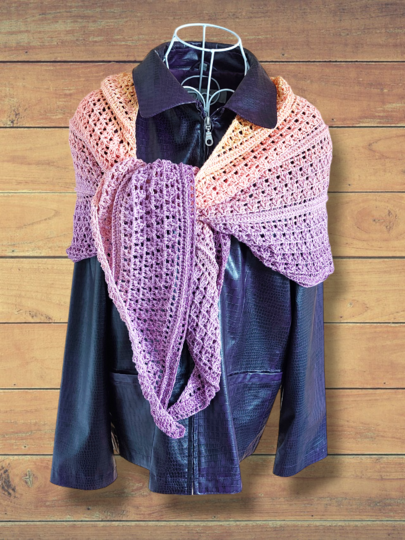 Flat triangular scarf „Sommerlächeln BE” – crochet pattern