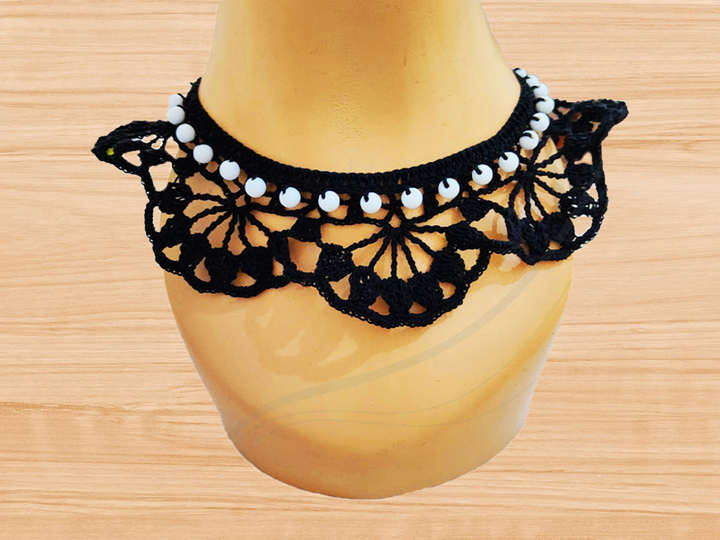 A crochet collar necklace pattern