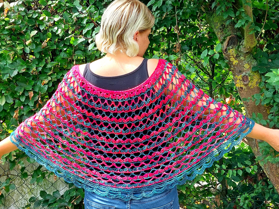 Häkelanleitung Poncho "Twisted Waves" - Bild 8
