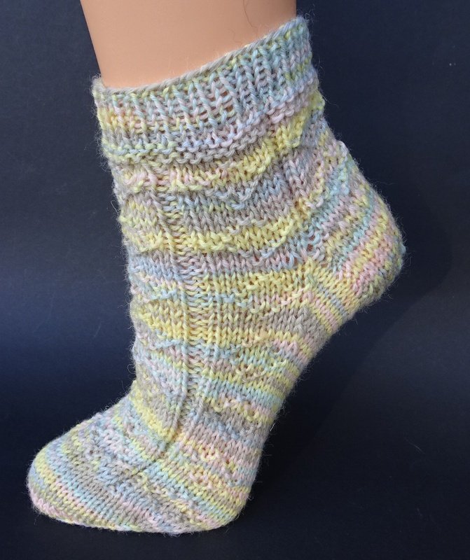 Strickanleitung Kurzsocken mit Rechts-Links-Muster, Gr. 37/38