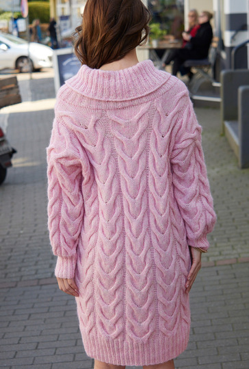 Longpulli mit weitem Kragen und Zopfmuster