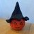 Halloween Deko - Kürbis 8cm Durchmesser mit Hexenhut (Höhe gesamt 17cm)