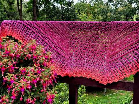 "Madagaskar" - leichtes Sommertuch flügelförmig - Häkelanleitung