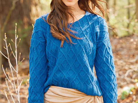 Blauer Pullover mit Rautenmuster