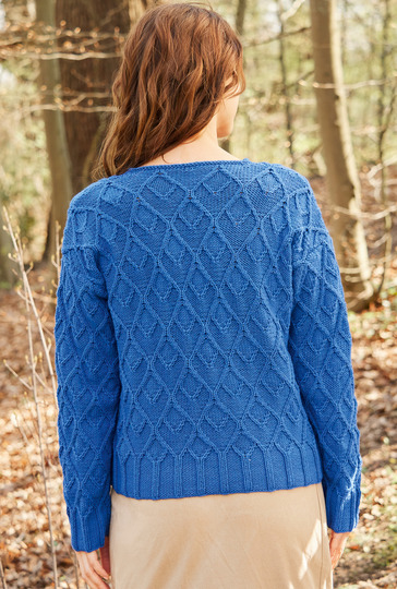 Blauer Pullover mit Rautenmuster