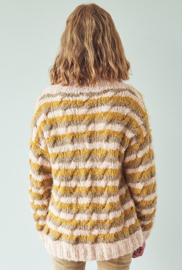 Gestreifter Rolli mit lässigen Seitenschlitzen