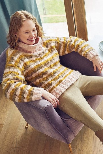 Gestreifter Rolli mit lässigen Seitenschlitzen