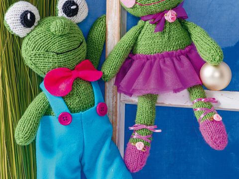 Verliebte Kuschelfrösche aus Sockengarn